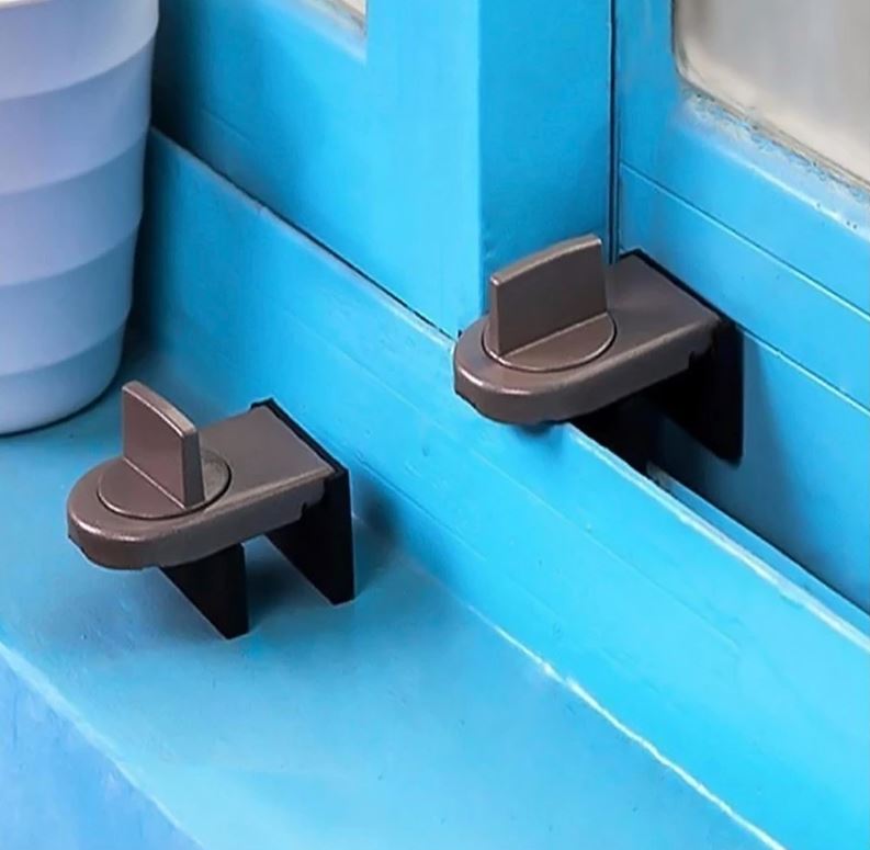 Door and window locks/ أقفال الأبواب والنوافذ