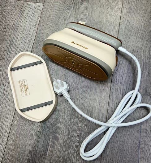 MINI STEAM IRON / مكواة بخارية محمولة