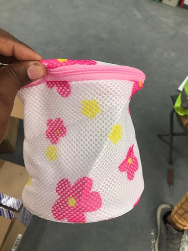 CLOTHES WASHING BAG/حقيبة غسيل الملابس
